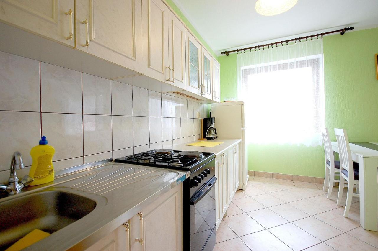 Apartment Ivan By El-Pi Tours Malinska Exterior photo